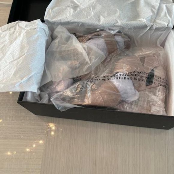 *NEW* Donald Pliner Sandal Size 5 - Picture 3 of 9